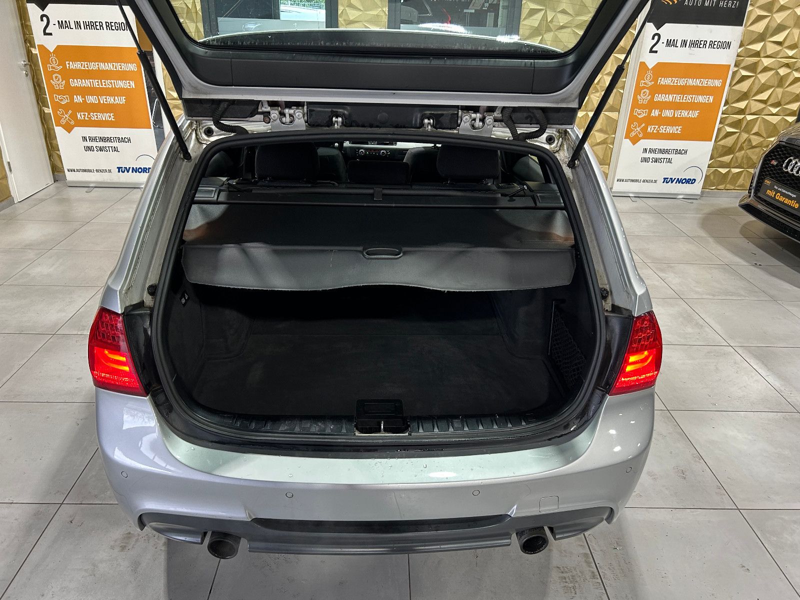 Fahrzeugabbildung BMW 335i xDrive/PANO/ALCANTARA/NAVI/PDC/TEMPOMAT