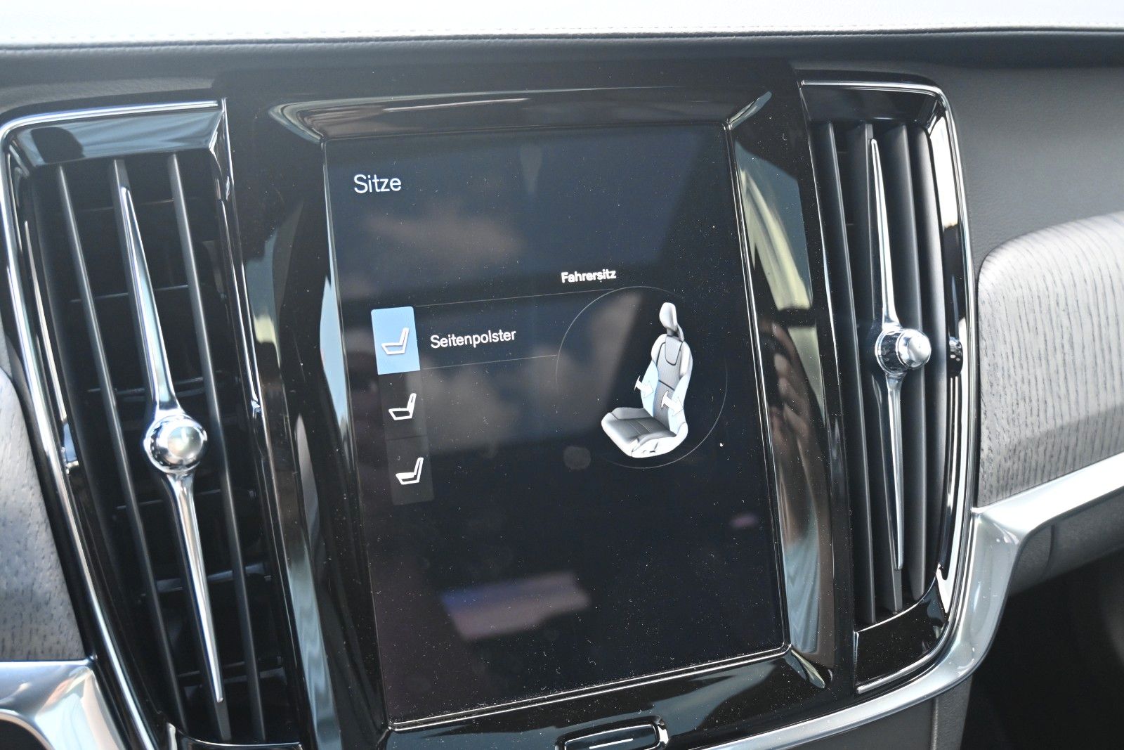 Fahrzeugabbildung Volvo V90 T8 AWD Recharge Inscription*PANO*360*H&K*HUD