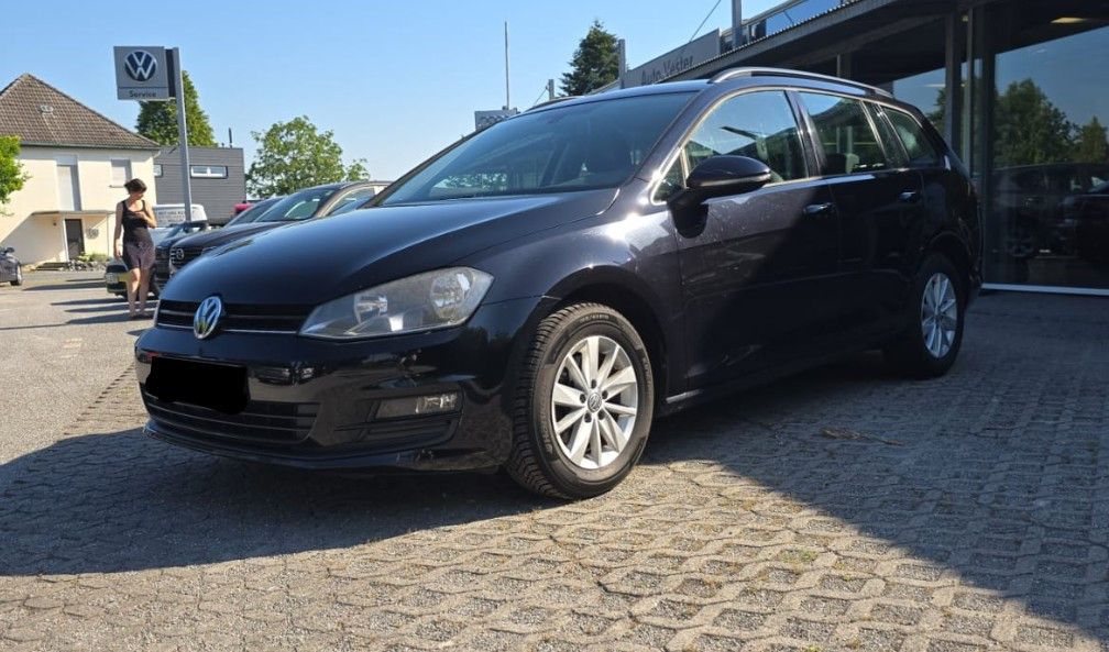 Volkswagen Golf - 1