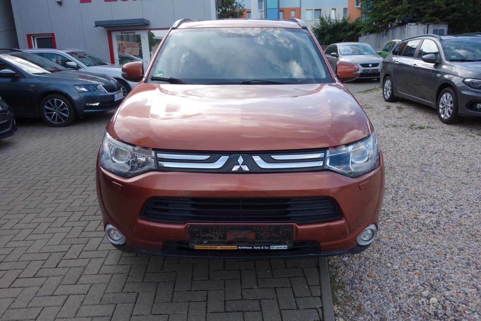 Mitsubishi Outlander 2.2 DI-D 150 ch 4WD Instyle • 7 places • Cuir • GPS • Toit ouvrant • Caméra