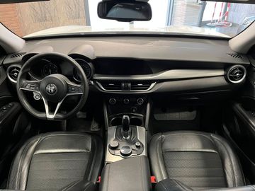 Alfa-Romeo Stelvio - 11