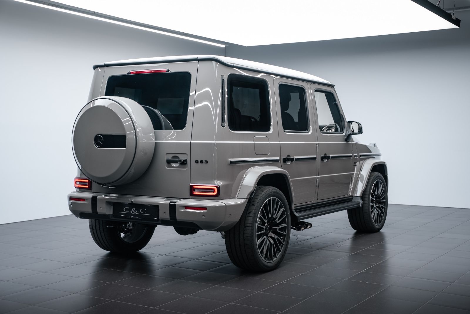 Fahrzeugabbildung Mercedes-Benz G 63/MY 2027/ SUPERIOR/CARBON