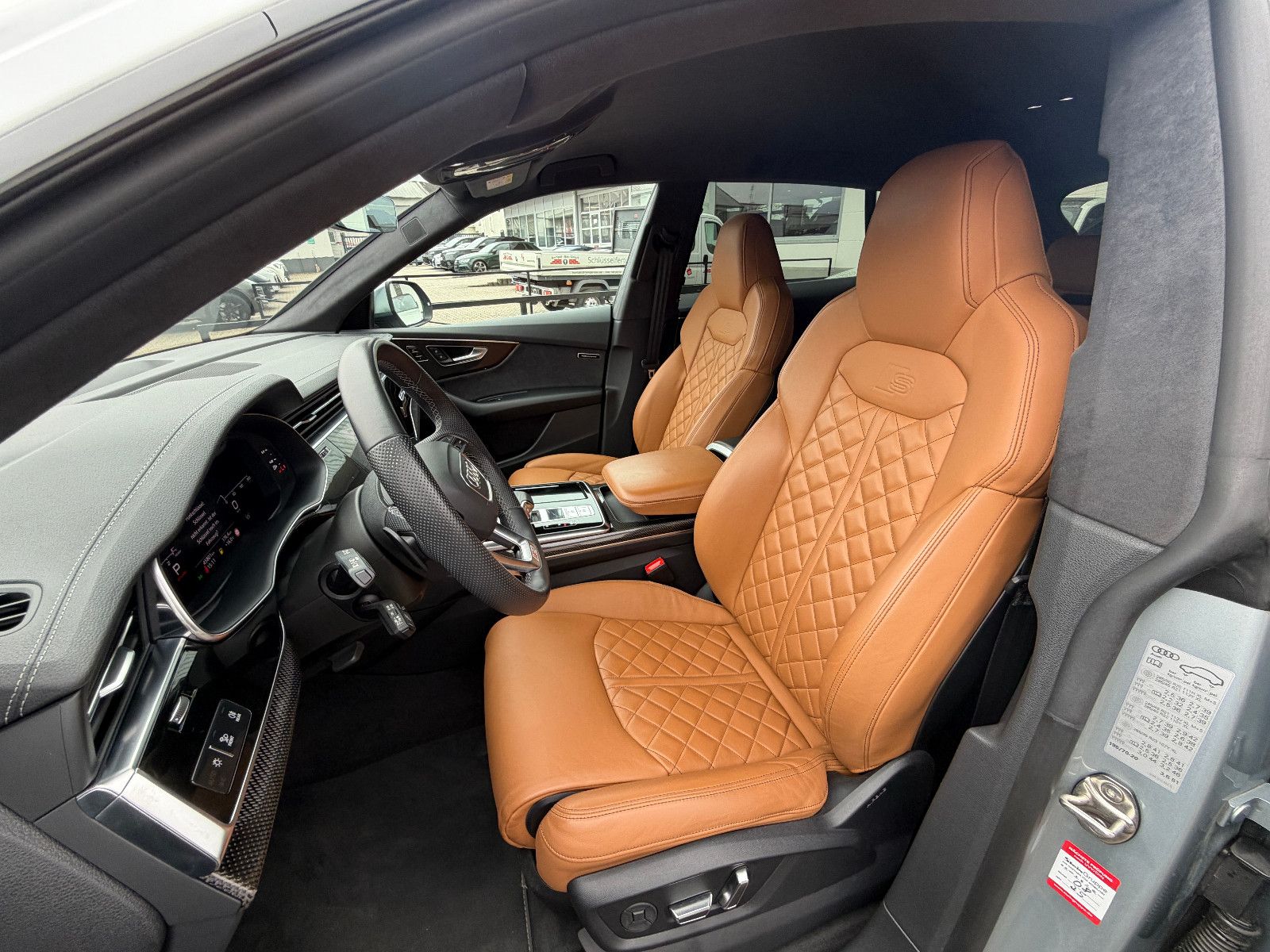 Fahrzeugabbildung Audi SQ8 4.0 TFSI quattro/EXCLUSIVE/ALCANTARA/BLACK