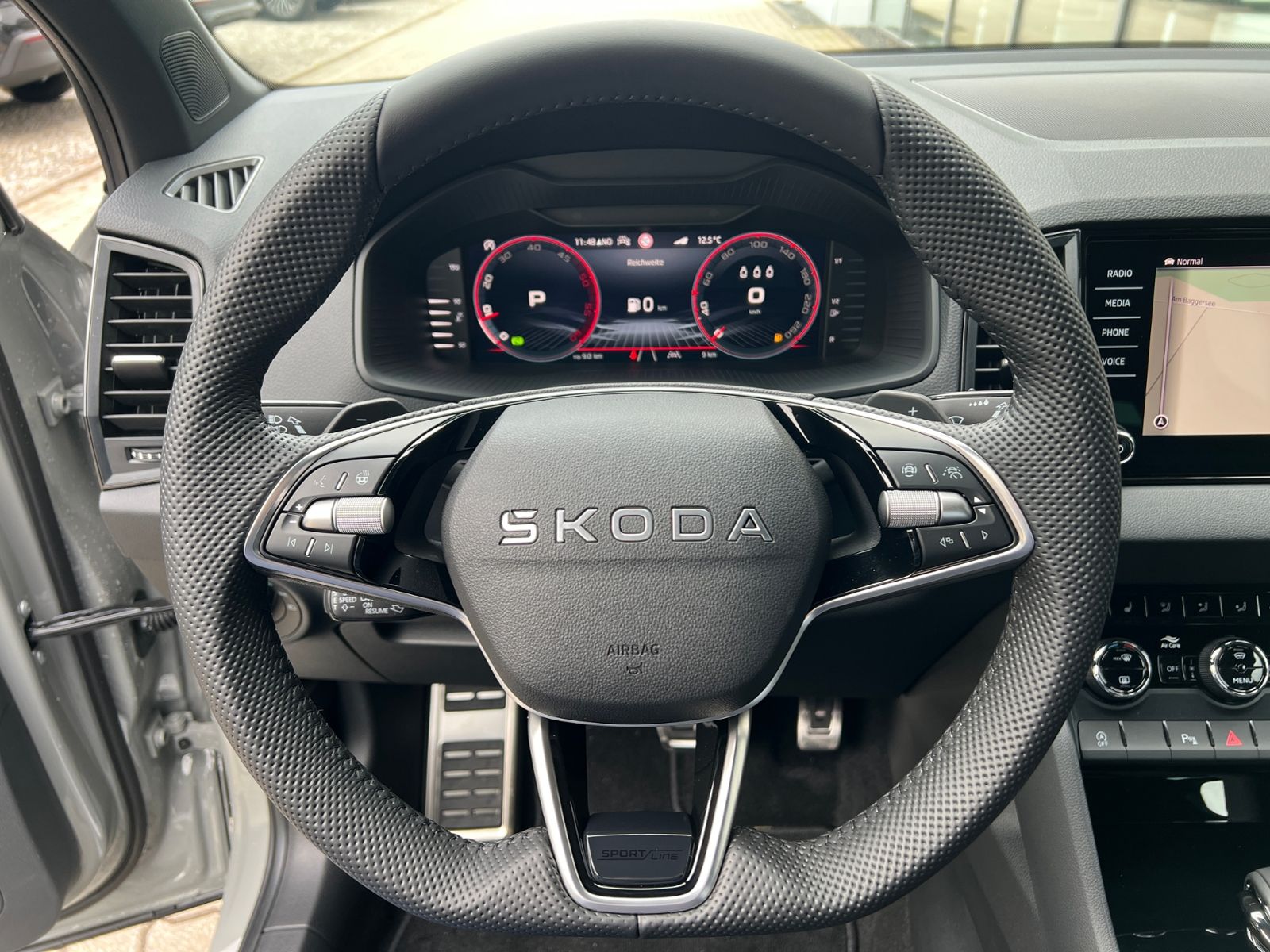 Fahrzeugabbildung SKODA Karoq Sportline 2.0 TDI DSG *CANTON, AHK, Navi,