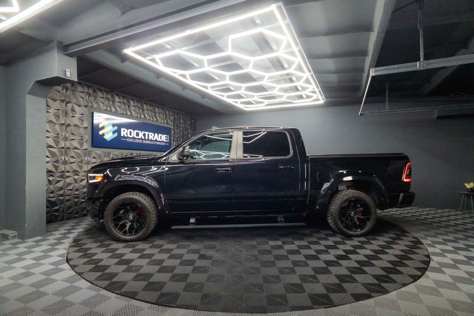 Fahrzeugabbildung Dodge RAM 5.7 V8 HEMI 4x4 LIMITED Offroad 100% Options
