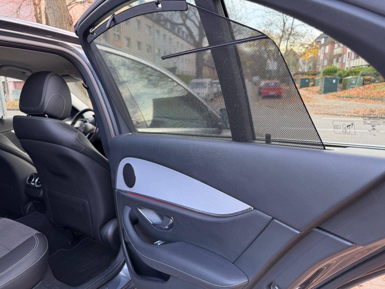 Fahrzeugabbildung Mercedes-Benz E 300e Avantgarde 4Matic*LED*KAMERA*TEILLEDER*