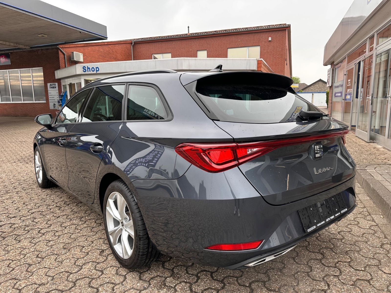Fahrzeugabbildung SEAT Leon ST FR 1.5 eTSI DSG LED/GRA/SHZ/Kamera/APP