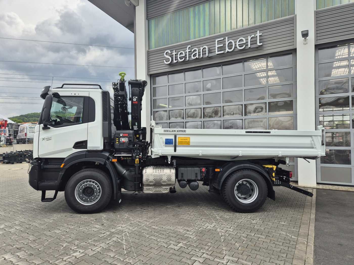 Fahrzeugabbildung Iveco X-Way AD200X42/P HR OFF Hiab X-HIDUO 118E-3 Funk