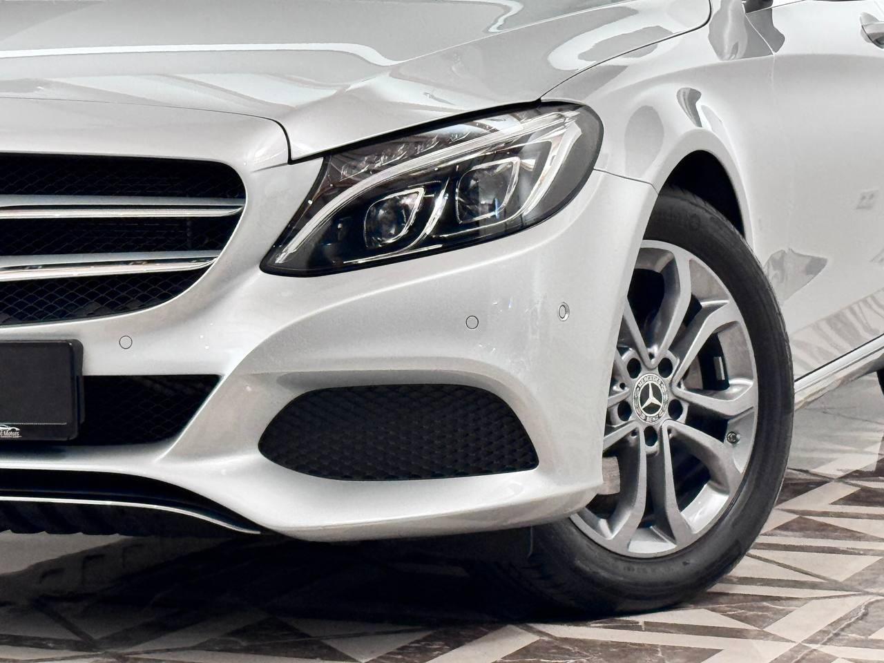 Mercedes-Benz C 180 Avantgarde Limousine Navi RFK