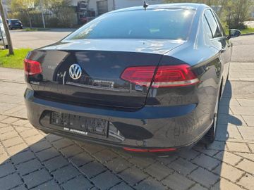 Volkswagen Passat - 12