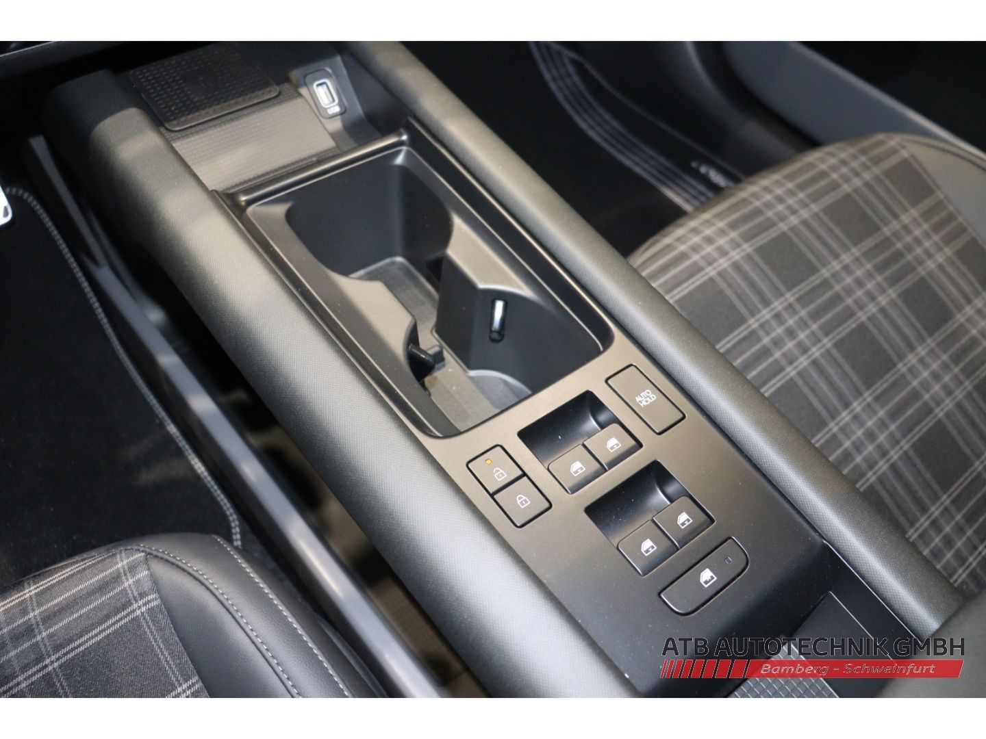 Fahrzeugabbildung Hyundai IONIQ 6 Elektro 4WD 77,4kWh Batt. First Edition