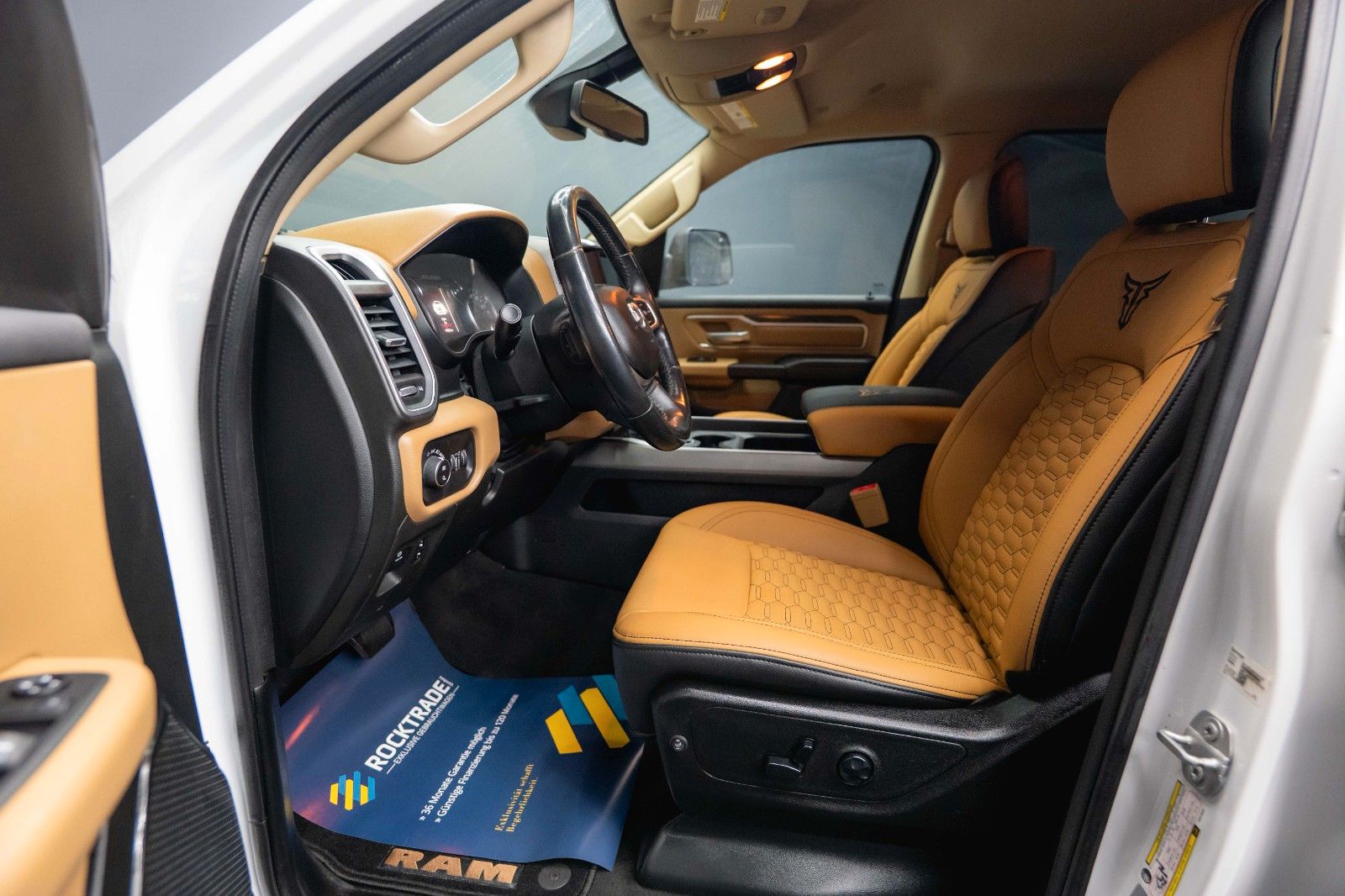 Fahrzeugabbildung Dodge RAM 5.7 V8 HEMI 4x4 OFFROAD LONGBED Night-Paket