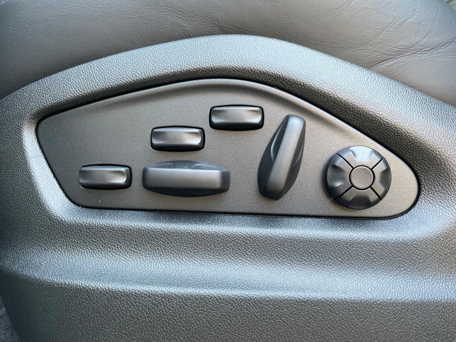 Fahrzeugabbildung Porsche Cayenne E-Hybrid Coupé |ACC|360°|SportDesign|22"