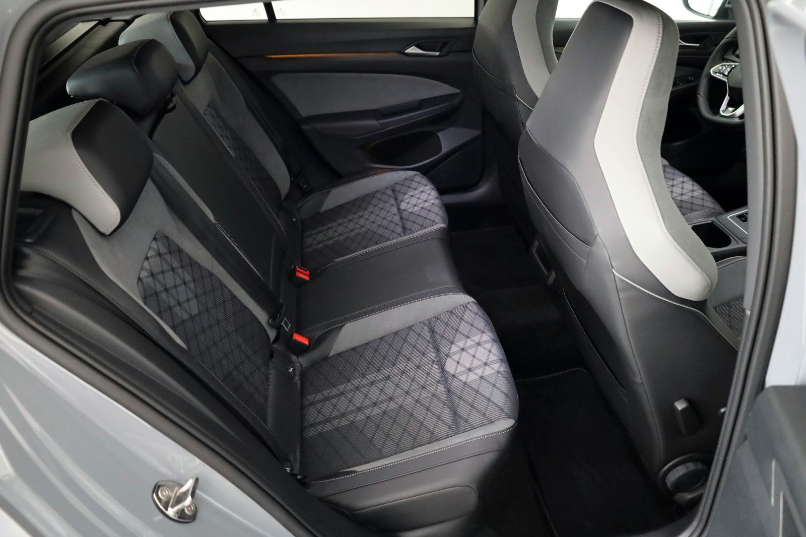 Fahrzeugabbildung Volkswagen Golf VIII Variant R-Line eTSI Navi,LED,ACC,AHK