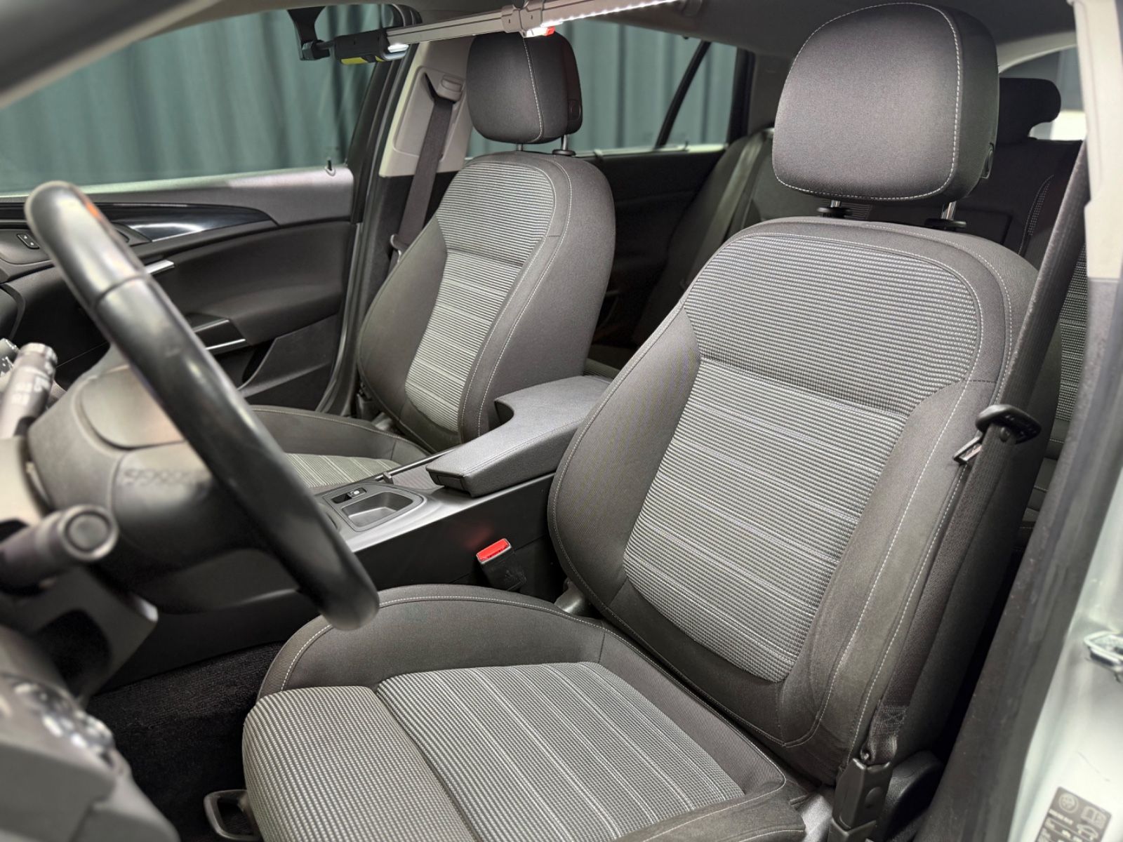 Fahrzeugabbildung Opel Insignia Sports Tourer Innovation|AUTOMATIK|RFK