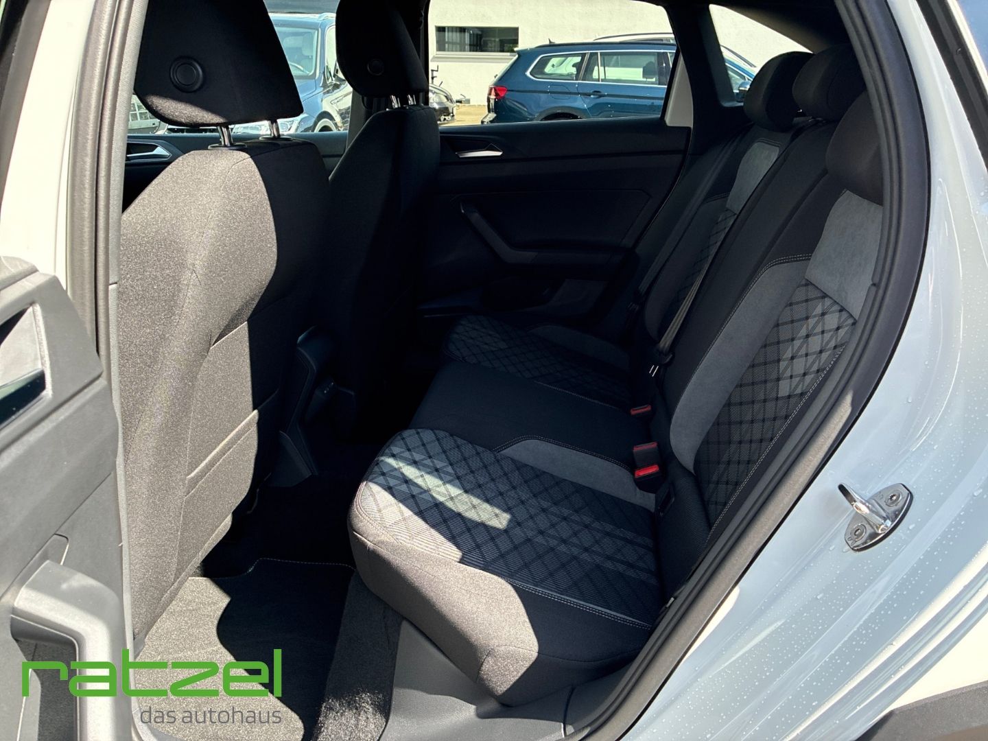 Fahrzeugabbildung Volkswagen Taigo R-LINE 1.0 TSI DSG LED+ACC+Kamera+PDC