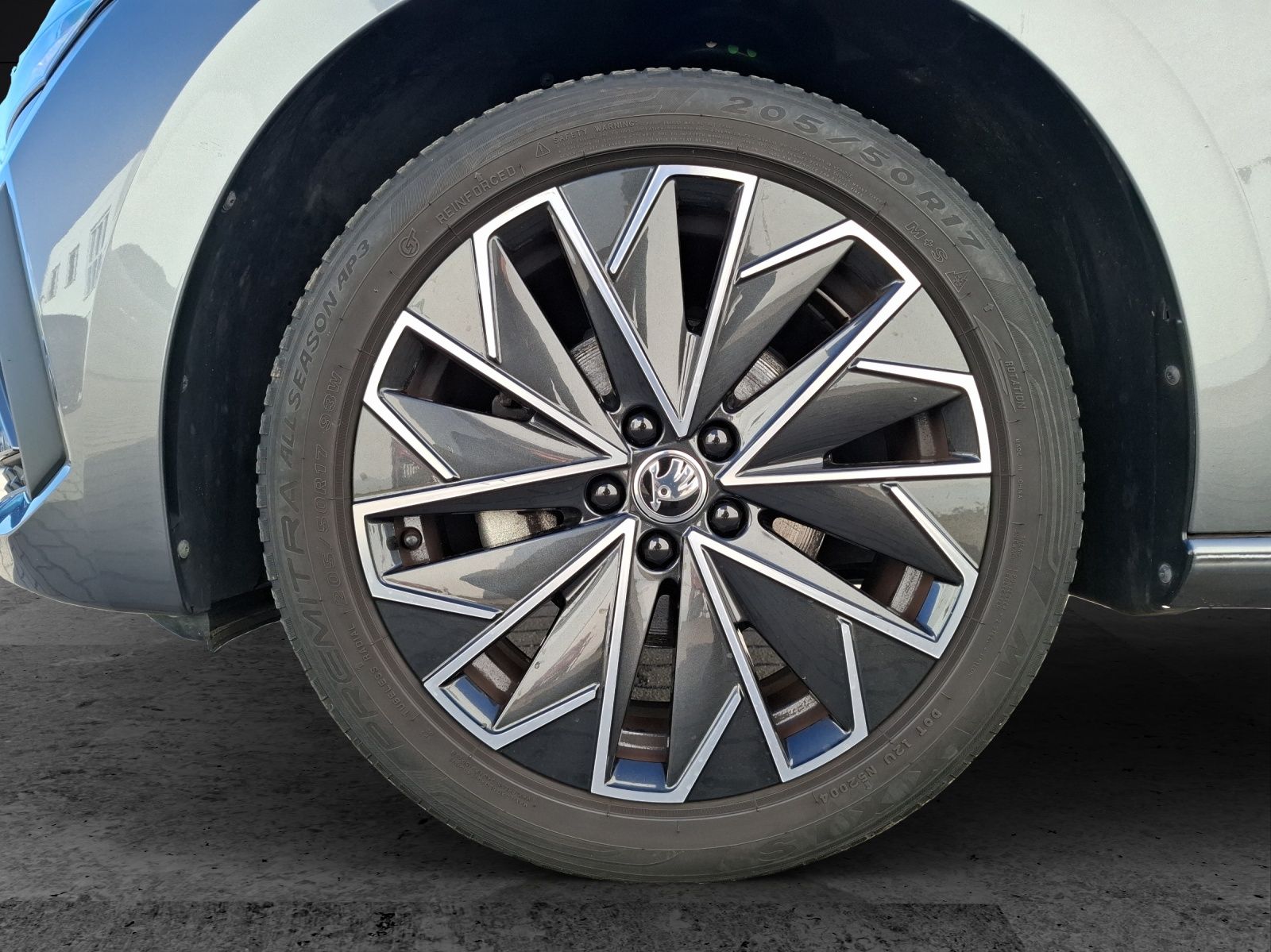 Fahrzeugabbildung SKODA Scala TSI Drive DSG Matrix Navi AID ACC RFK SH