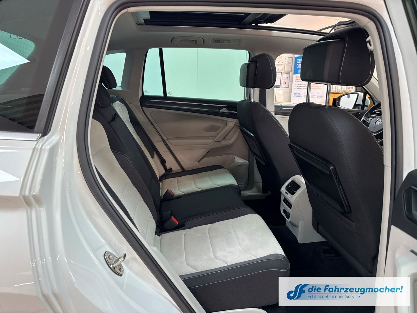 Fahrzeugabbildung Volkswagen Tiguan Highline BMT Start-Stopp El. Panodach Nav