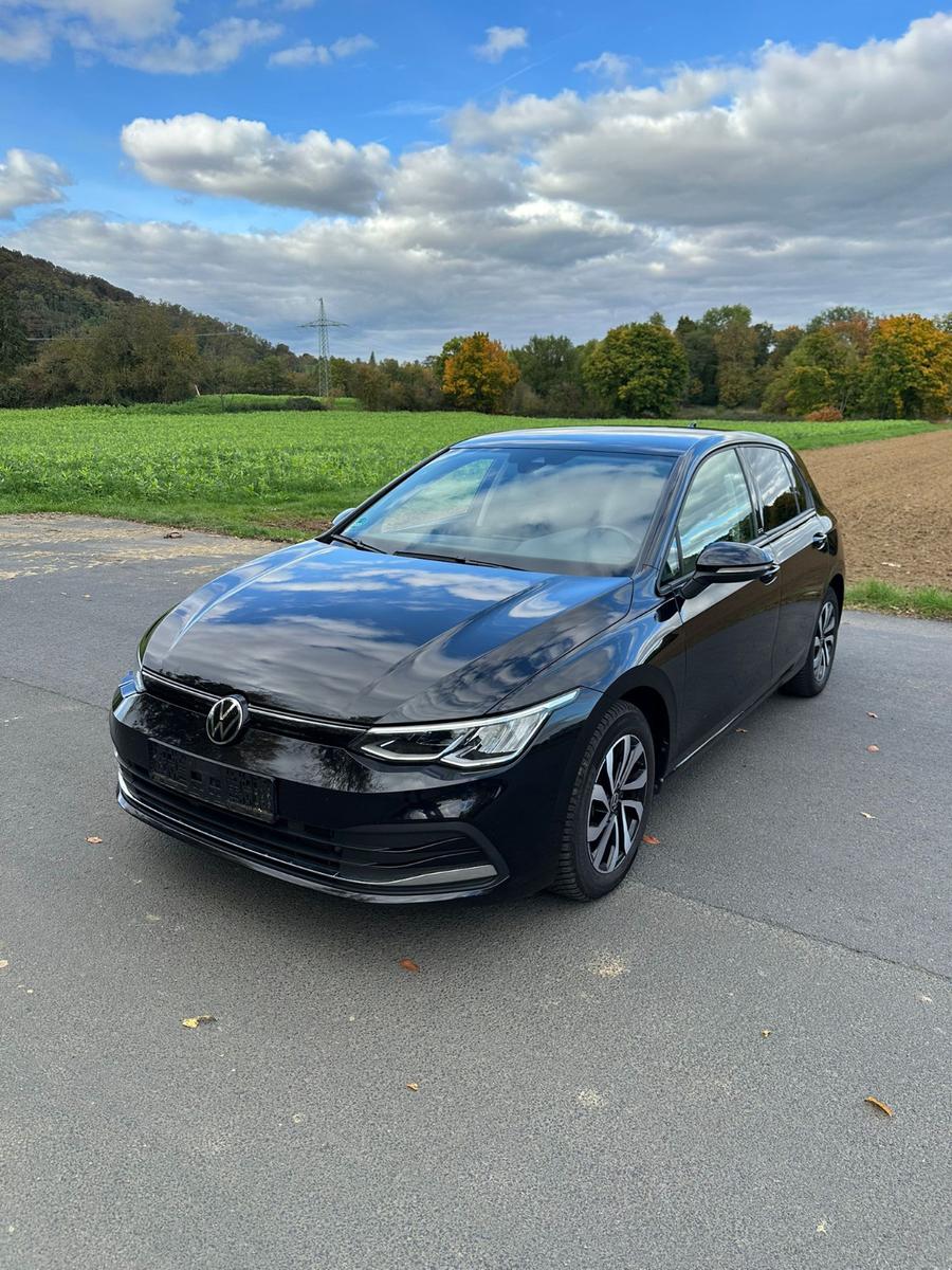 Volkswagen Golf VIII Lim. Active*SHZ*AHK*NAVI