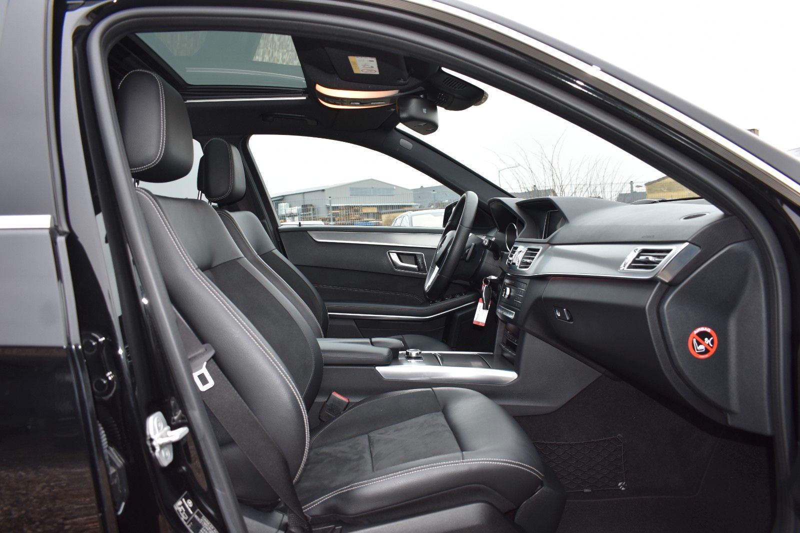 Fahrzeugabbildung Mercedes-Benz E 400 T Edition 4Matic AMG Night-Paket AHK