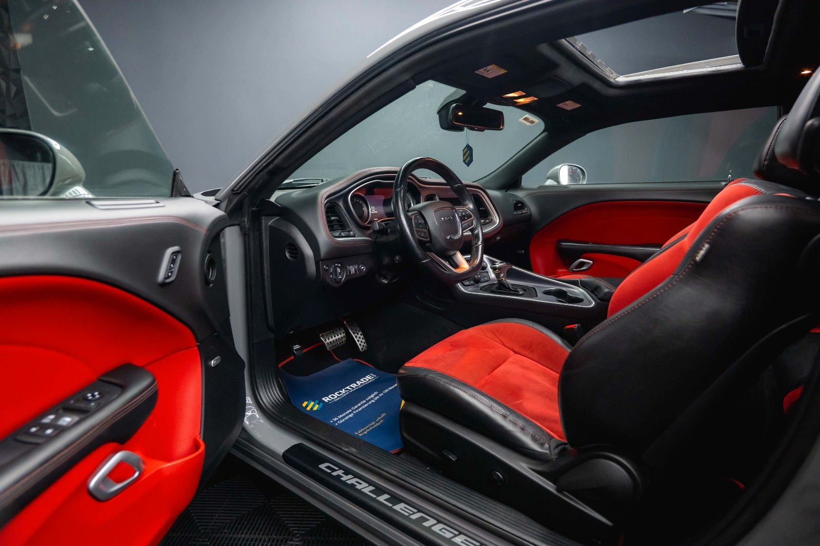 Fahrzeugabbildung Dodge Challenger 6.4 V8 SRT 392 R/T SCAT PACK WIDEBODY