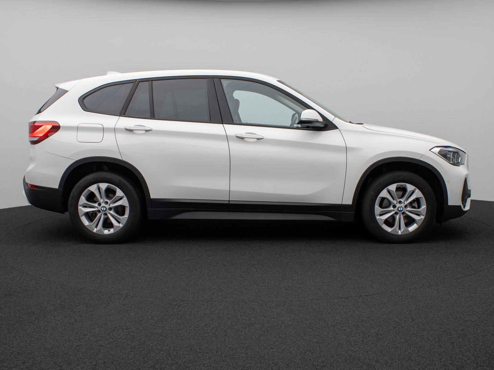 Fahrzeugabbildung BMW X1 sD18i Parkassistent DAB HiFi Navi LED Sport