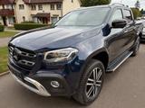 Mercedes-Benz X-Klasse Power  Pickup mit Mercedes-Klasse - blaue Mercedes-Benz X 250
