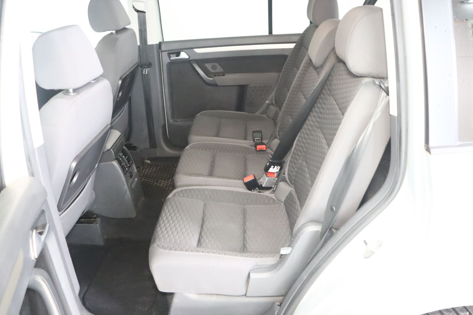 Fahrzeugabbildung Volkswagen Touran 1.4 TSI DSG 7- Sitzer * HU/AU 05.27