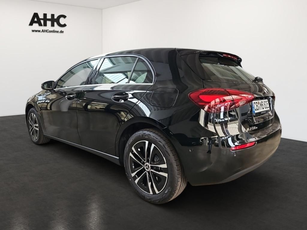 Fahrzeugabbildung Mercedes-Benz A 250 e Kompaktlimousine +ADVANCED+PT+TOTWINKEL+