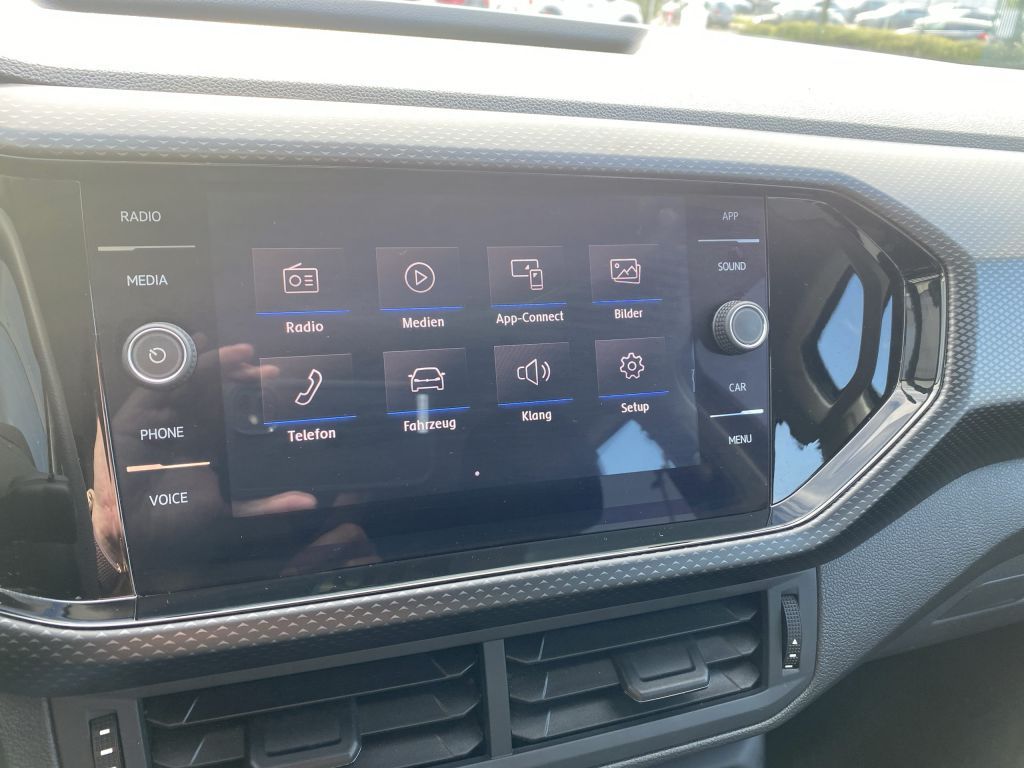 Fahrzeugabbildung Volkswagen T-Cross 1.0 TSI OPF Life *Sitzh. v*Lichtsensor*