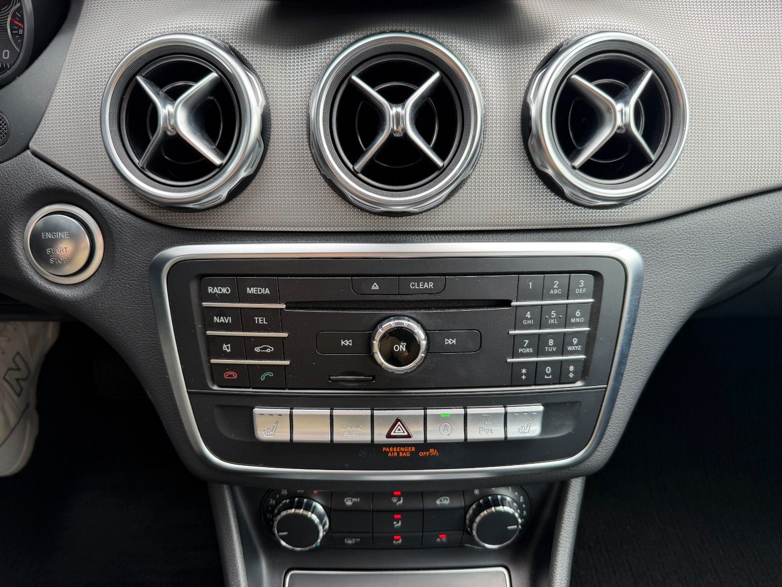 Fahrzeugabbildung Mercedes-Benz GLA 200 Progressive+RKamera+TotW+CarPlay+LED