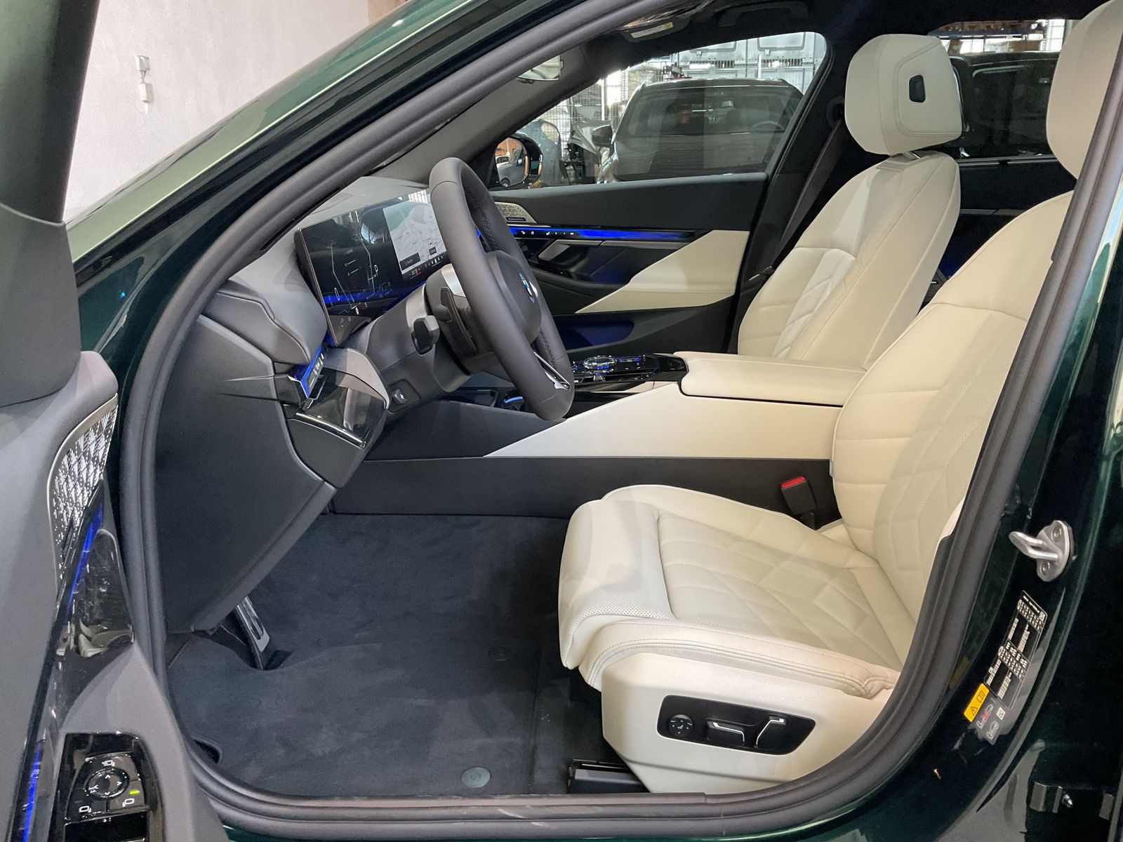 Fahrzeugabbildung BMW 550e xDrive Individuallackierung, 21" Räder, Sit