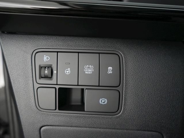 STARIA HEV SIGNATURE AT 7-SITZER+VOLL LED+NAVI+3