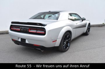 Dodge Challenger - 2