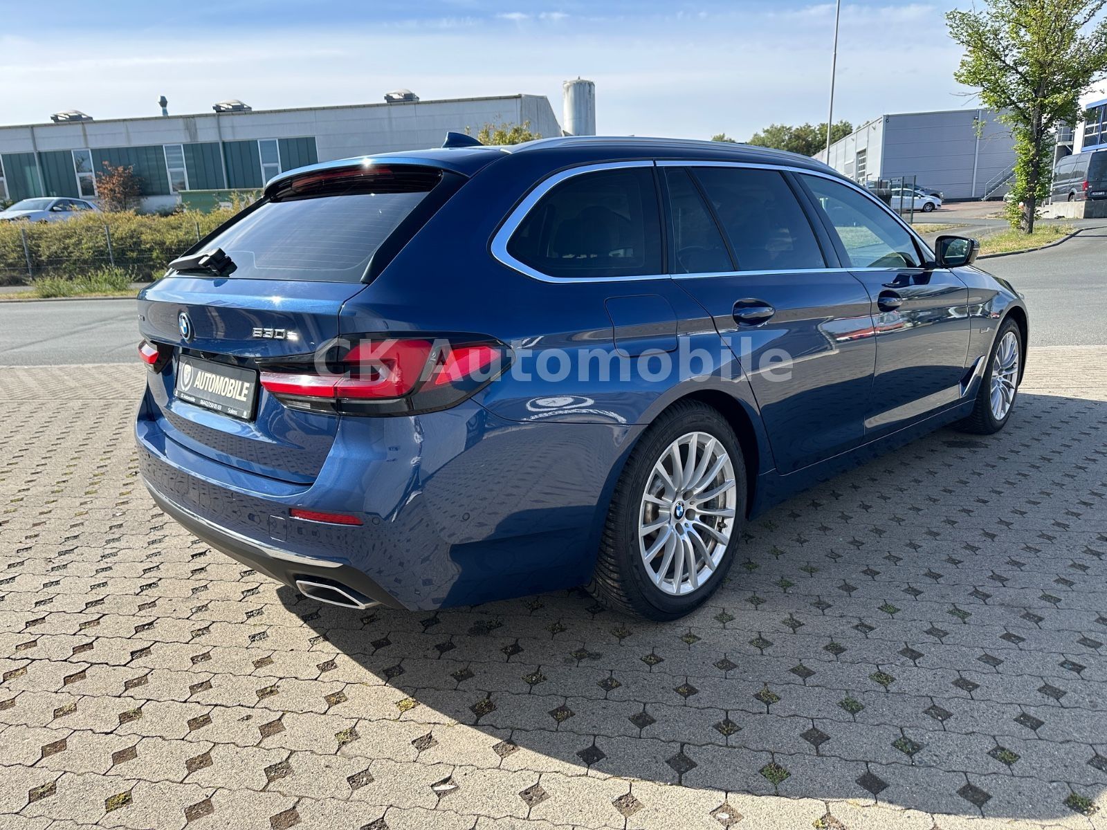 Fahrzeugabbildung BMW 530e xDrive Touring Luxury Line/Pano/LED/Kam/AHK