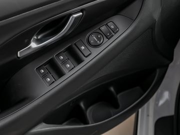 Hyundai i30 Spurhalteassistent Navi Digitales Cockpit