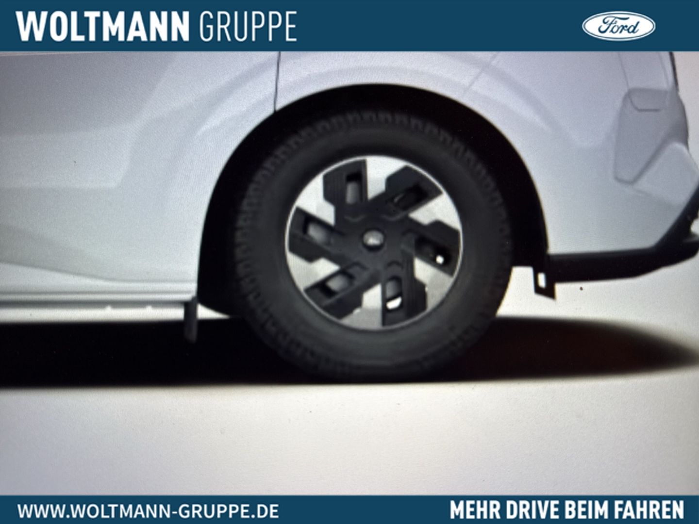 Fahrzeugabbildung Ford Tourneo Custom E-KOMBI 9.Sitzer - Automatik - E-