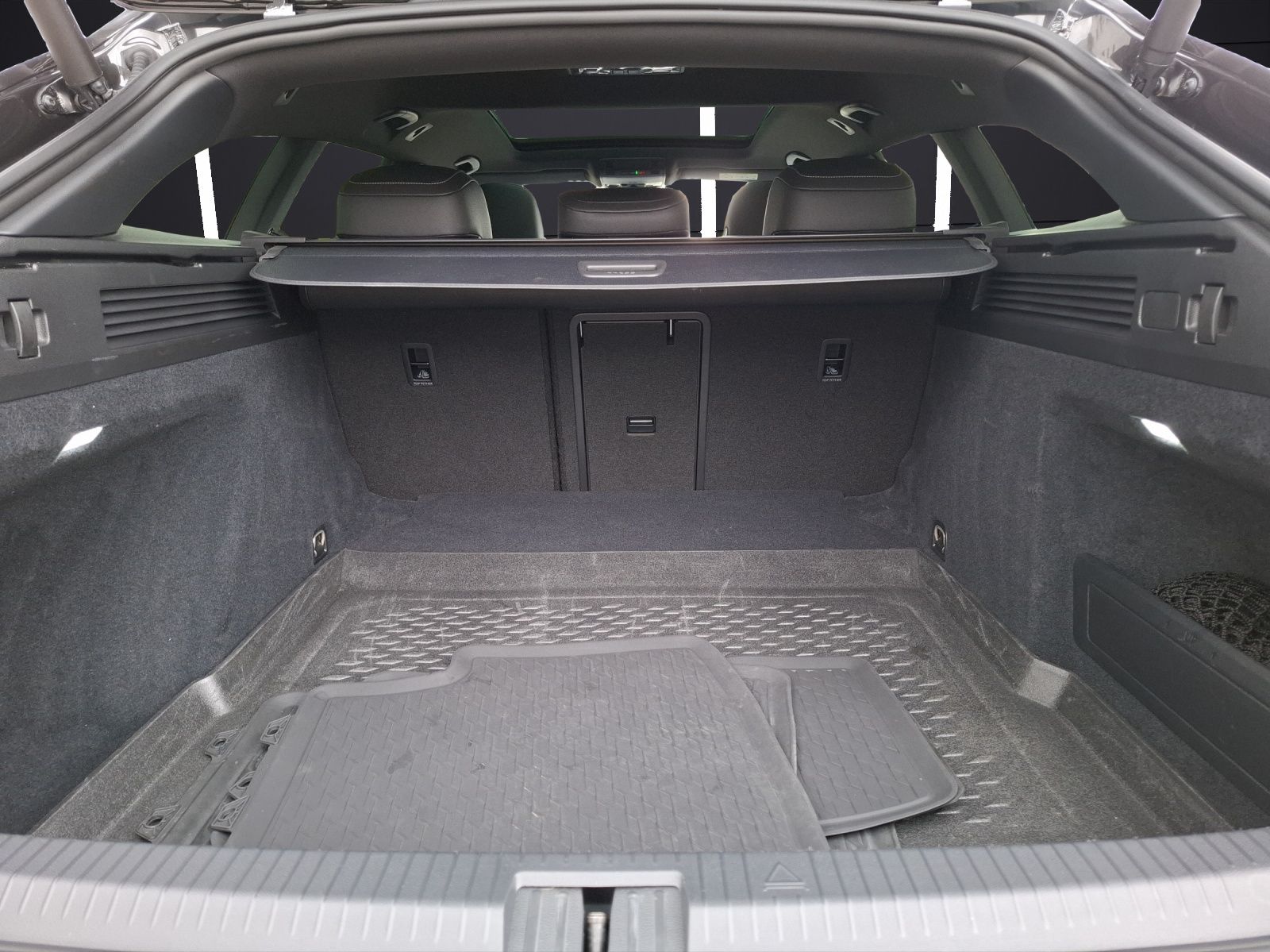 Fahrzeugabbildung Volkswagen Arteon SB TSI R-Line DSG Navi AID Pano ACC RFK S