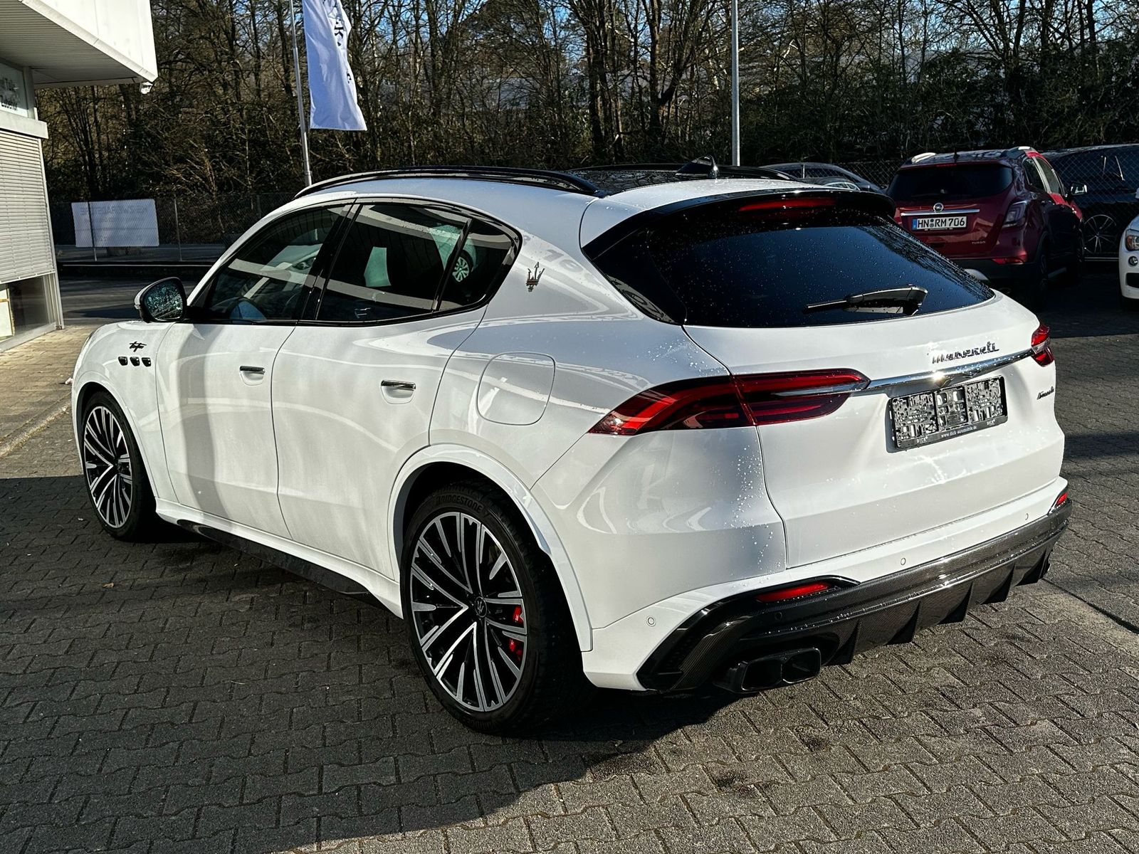 Fahrzeugabbildung Maserati Grecale Trofeo 3.0 V6 4WD PANO+CARB+360+VOLL+21"