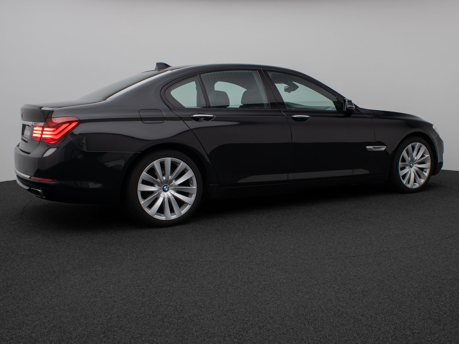 Fahrzeugabbildung BMW 740d xD Glasdach Kamera HUD HiFi Lenkrhzg SoftCl