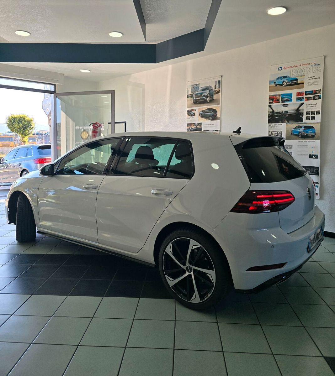 Volkswagen Golf 2.0 TDI R Line imagem 2