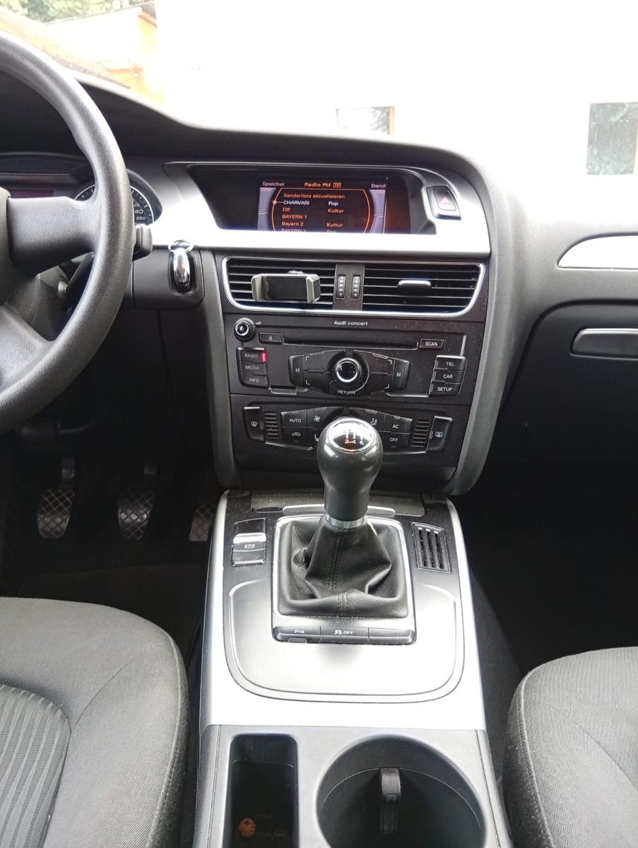 Audi A4 2011 — photo 7