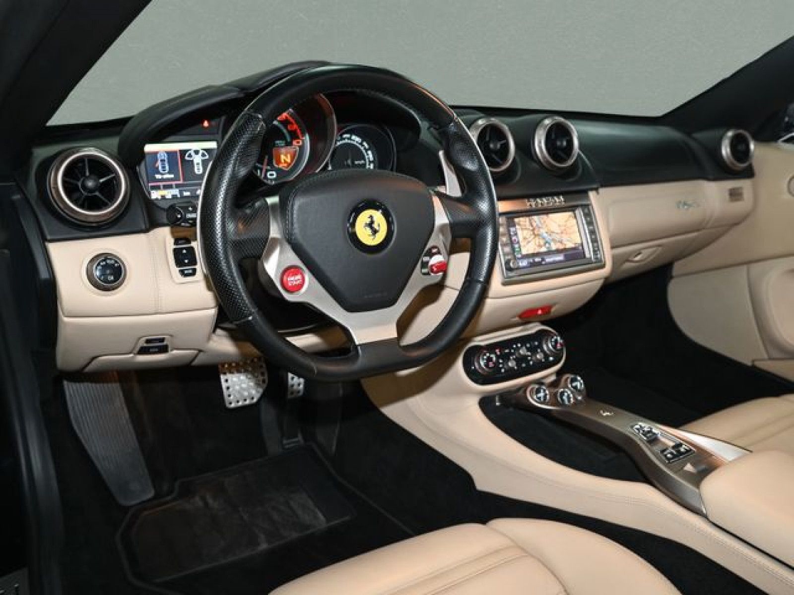 Fahrzeugabbildung Ferrari California - 4-Sitzer|MagneticRide|AFS|Parksens.