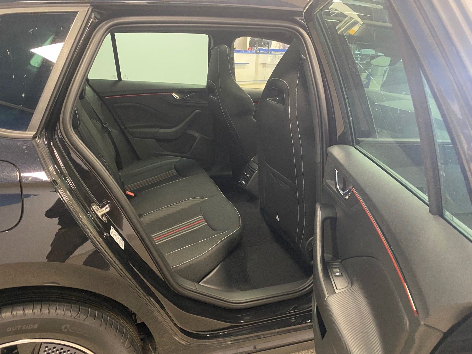 Fahrzeugabbildung SKODA Kamiq 1.5 TSI ACT DSG Monte Carlo+MATRIX+APP++++