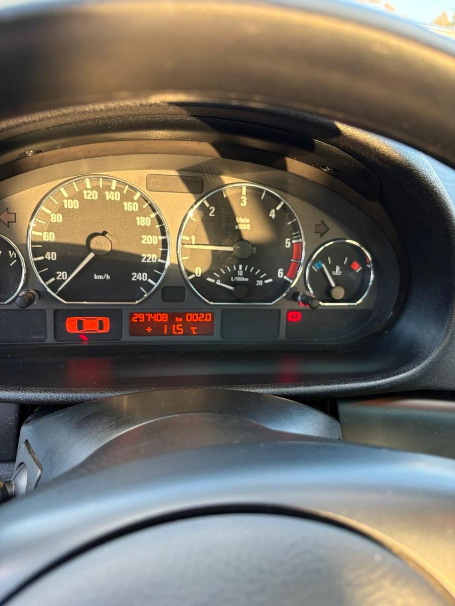 BMW 320 2004 — photo 10