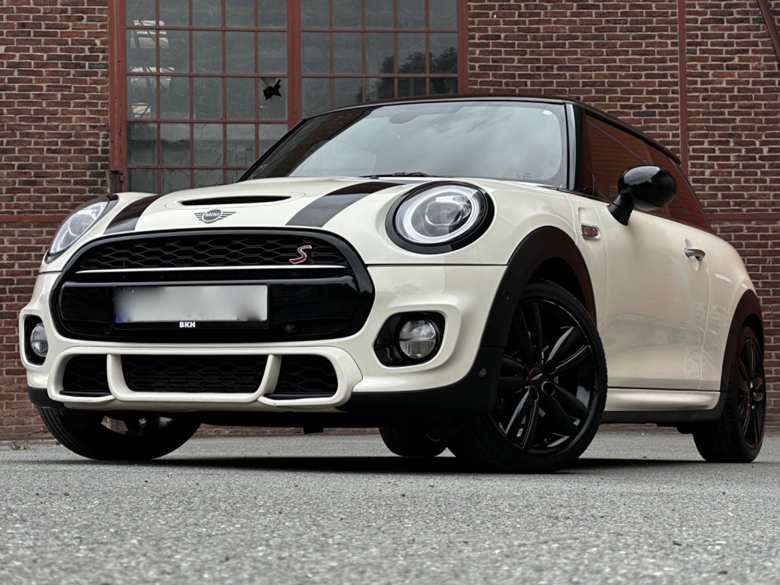 MINI COOPER S*JOHN COOPER WORKS*LED*NAVI*LEDER*PDC*