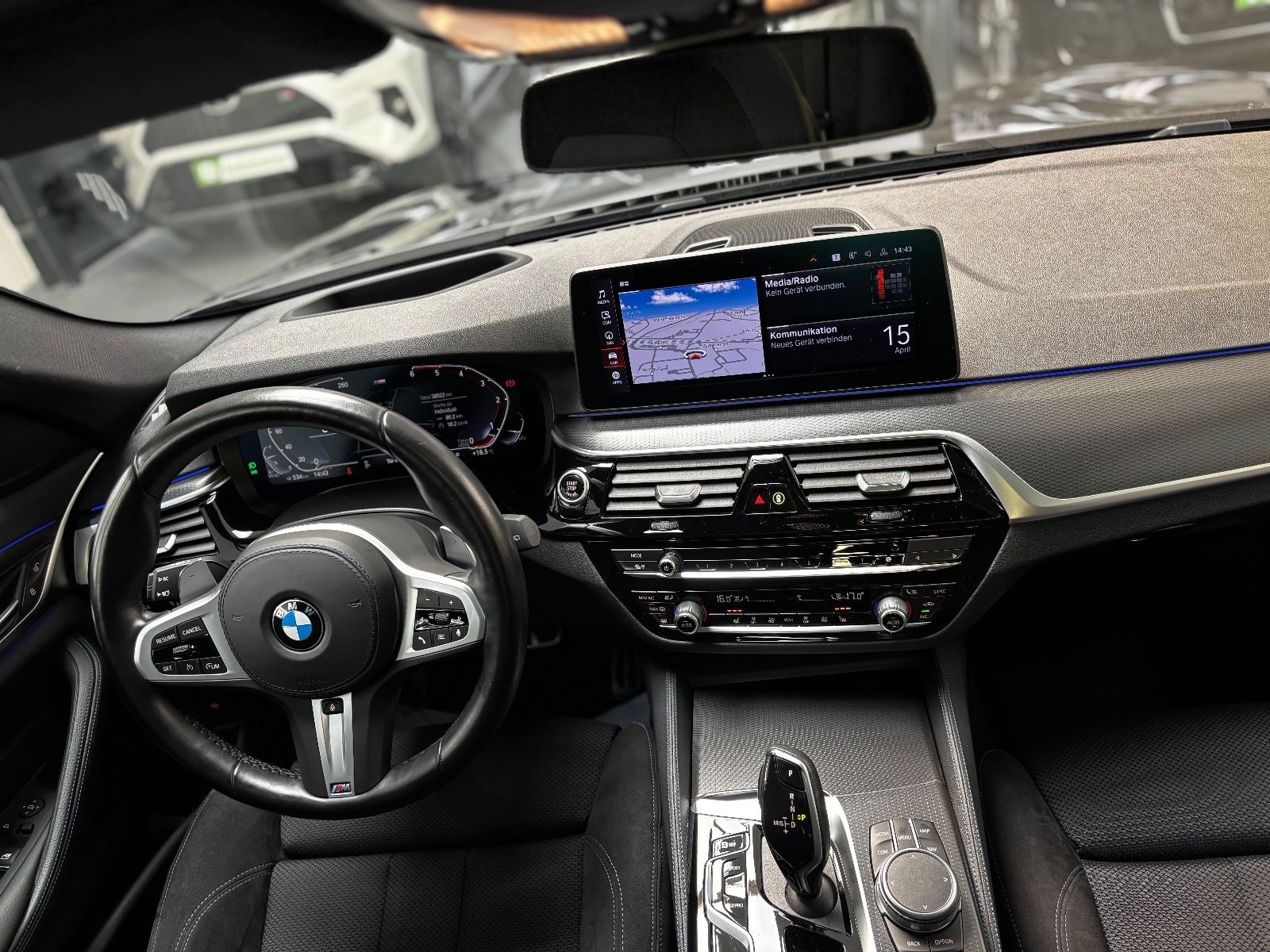 BMW 520d xDrive M Sport Touring HUD PANO LED CAM LIC foto 6