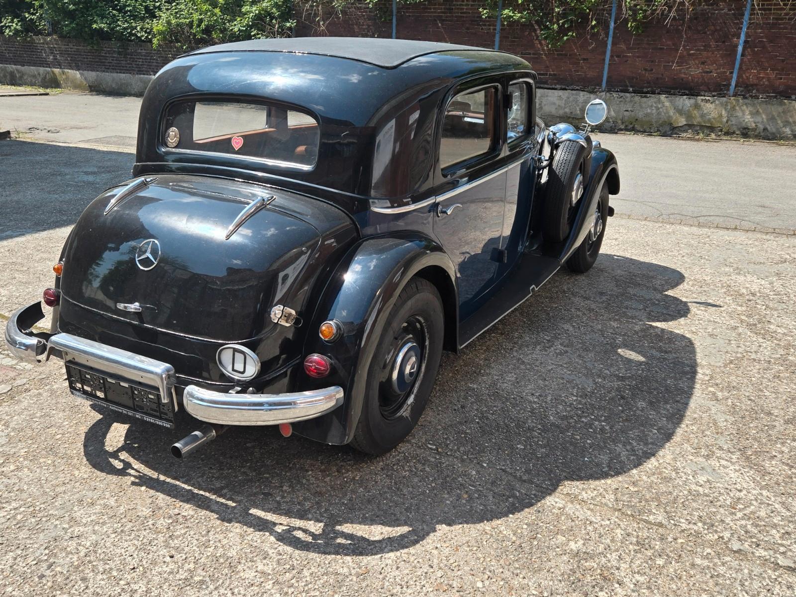 Mercedes-Benz 230