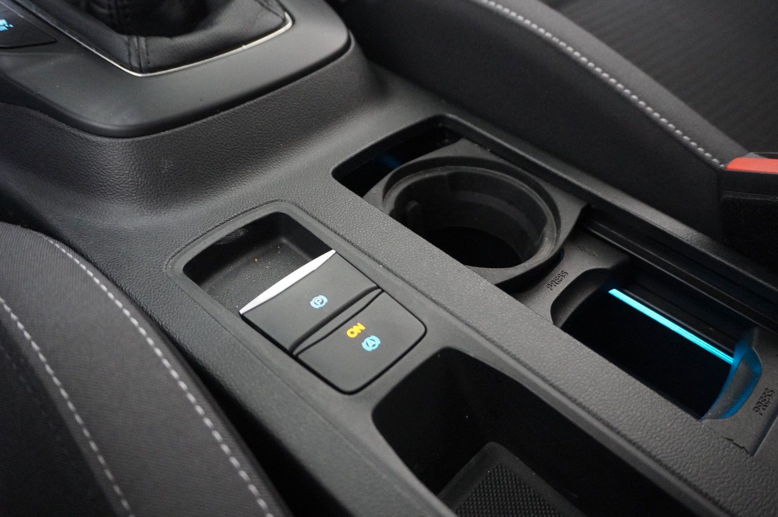 Fahrzeugabbildung Ford Focus Lim. 1.0 COOL & CONN. NAVI/LED/SPORT/SHZ