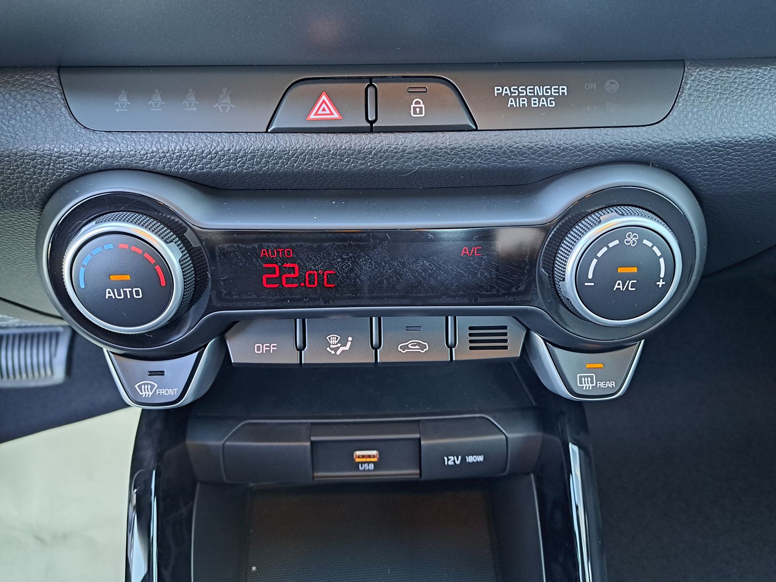 Fahrzeugabbildung Kia Stonic 1.0 T-GDI AUTOMATIK LED NAVI WINTERPAKET